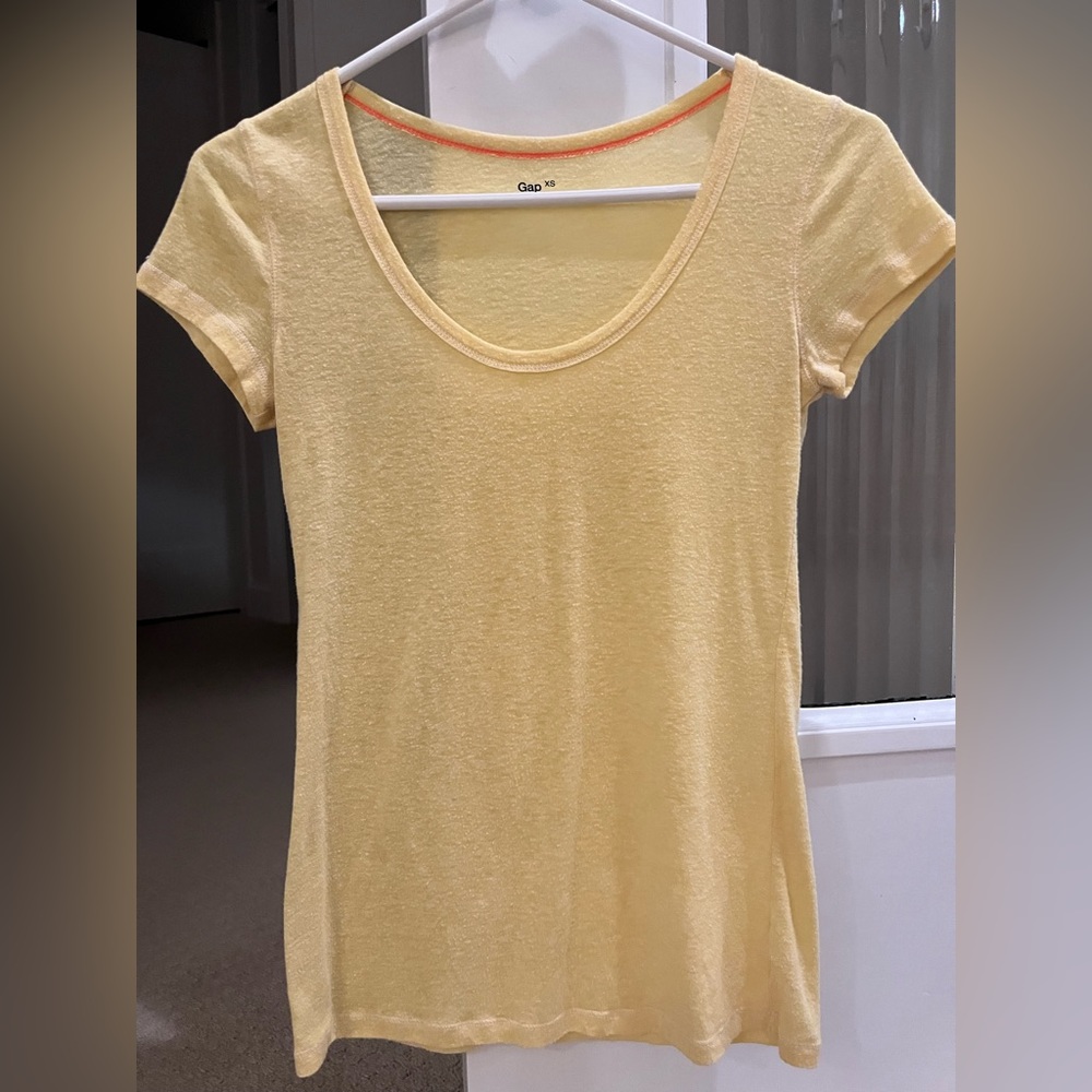 Gap t shirt